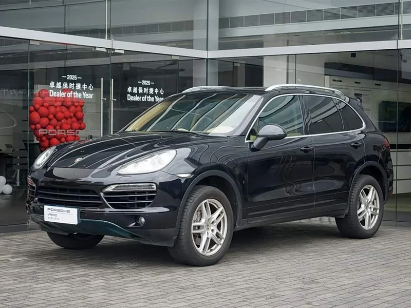 Porsche Cayenne — фото 1