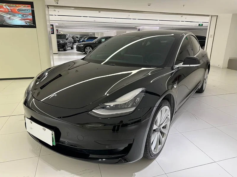 Tesla Model 3 — фото 1