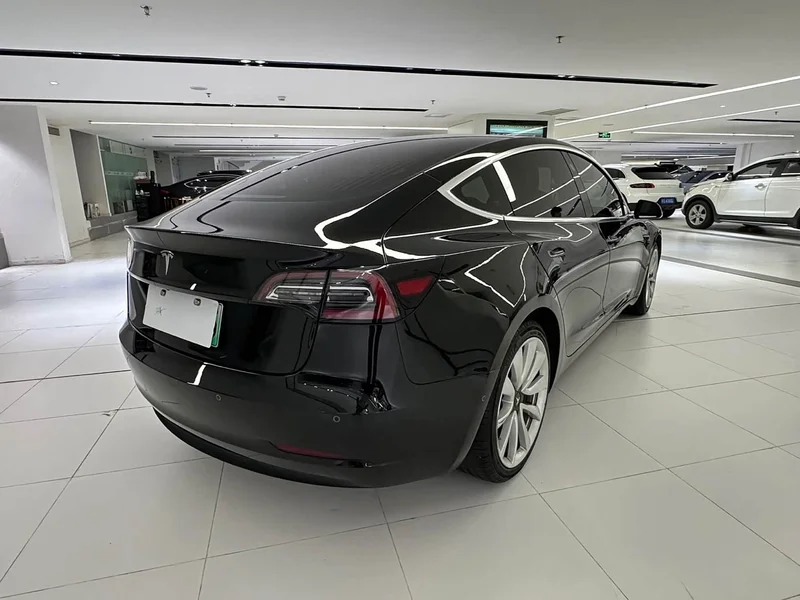 Tesla Model 3 — фото 11