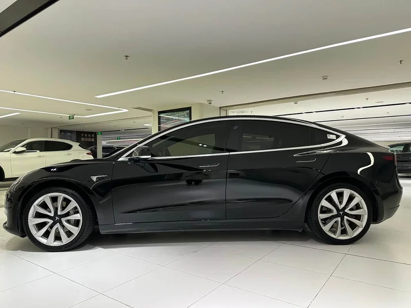 Tesla Model 3 — фото 2
