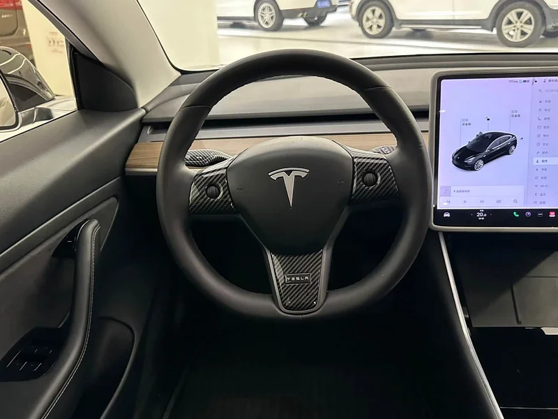 Tesla Model 3 — фото 7