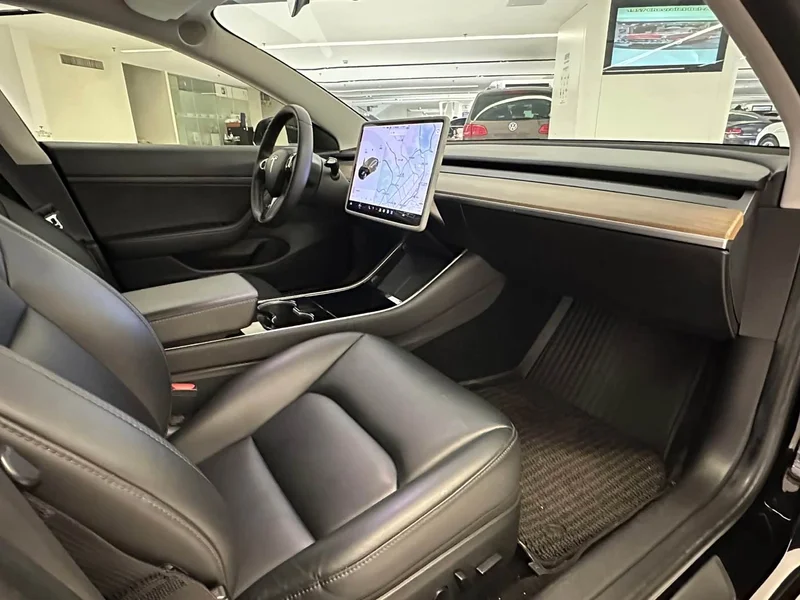 Tesla Model 3 — фото 9
