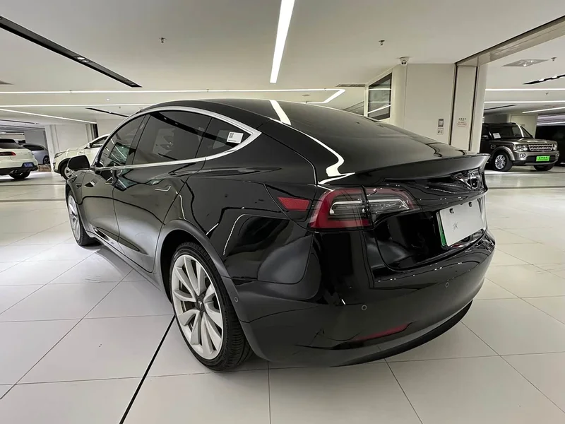 Tesla Model 3 — фото 10