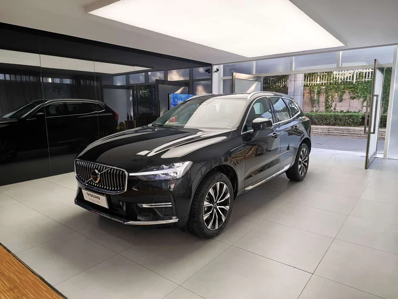 Volvo XC60 — фото 1