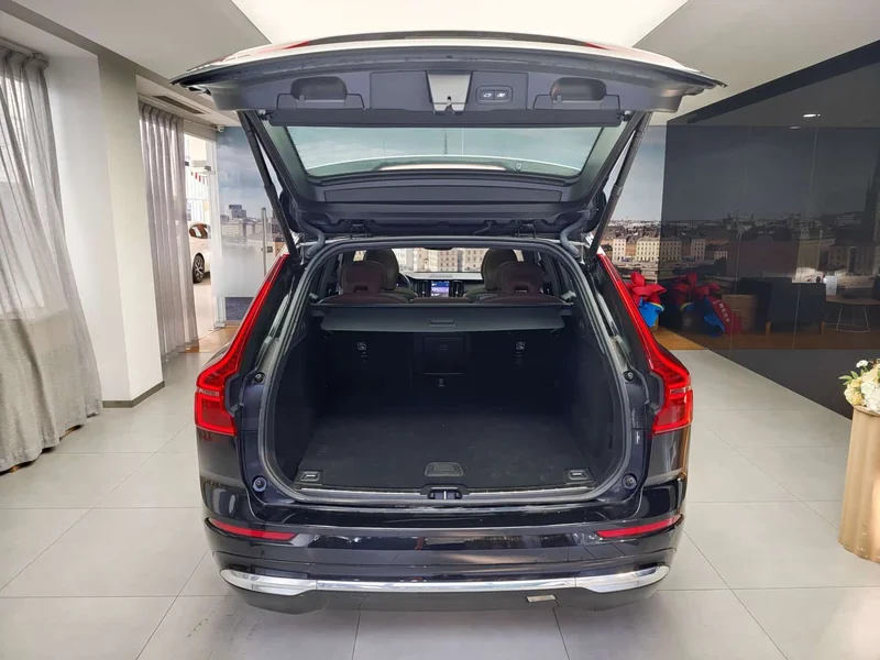 Volvo XC60 — фото 11
