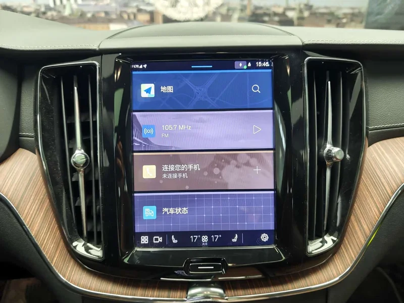 Volvo XC60 — фото 10