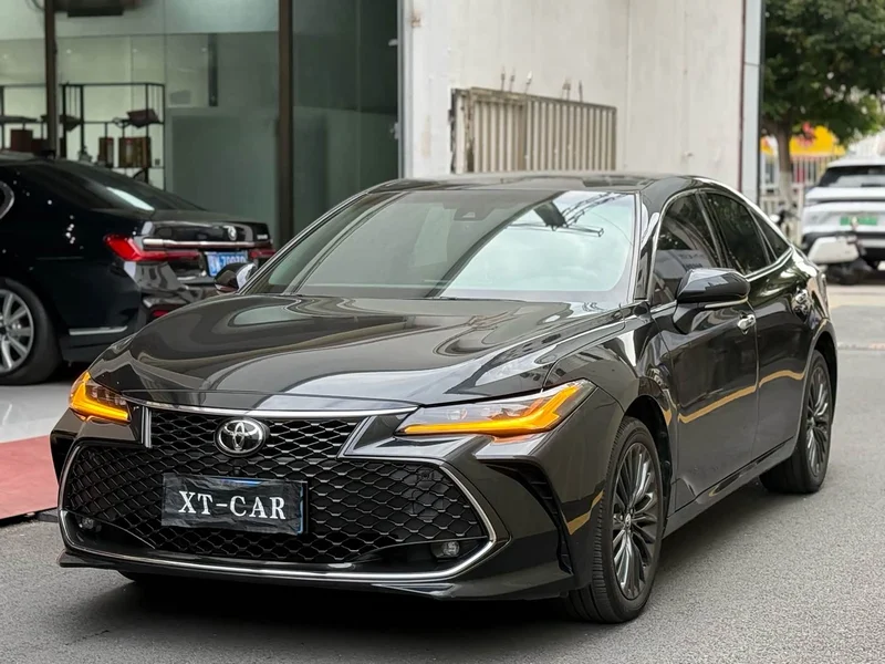 Toyota Avalon — фото 1