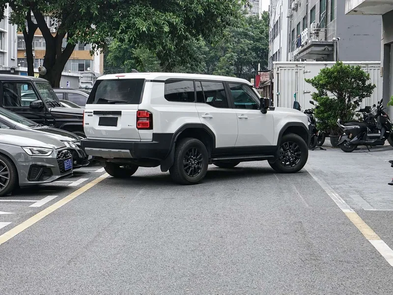 Toyota Prado — фото 13