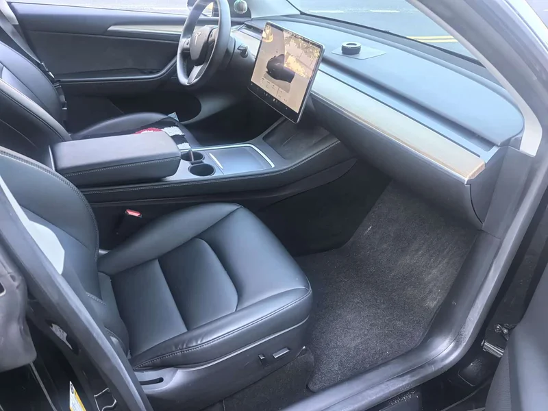 Tesla Model Y — фото 11