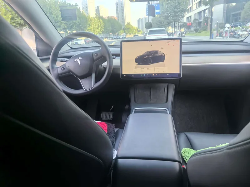 Tesla Model Y — фото 13