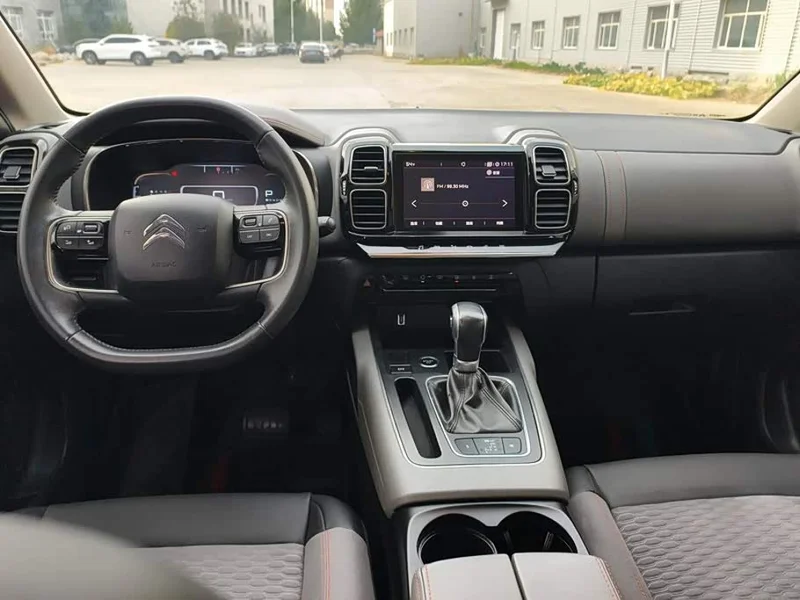 Peugeot C5 Aircross — фото 12