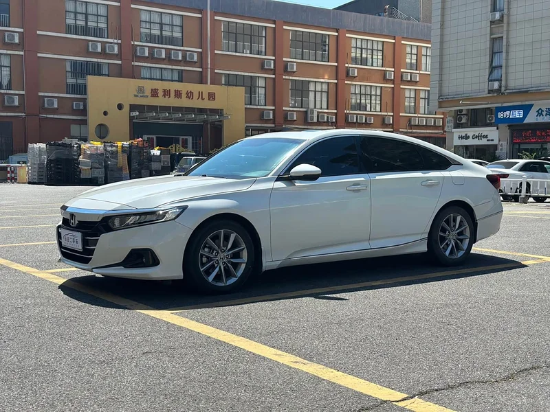 Honda Accord — фото 1