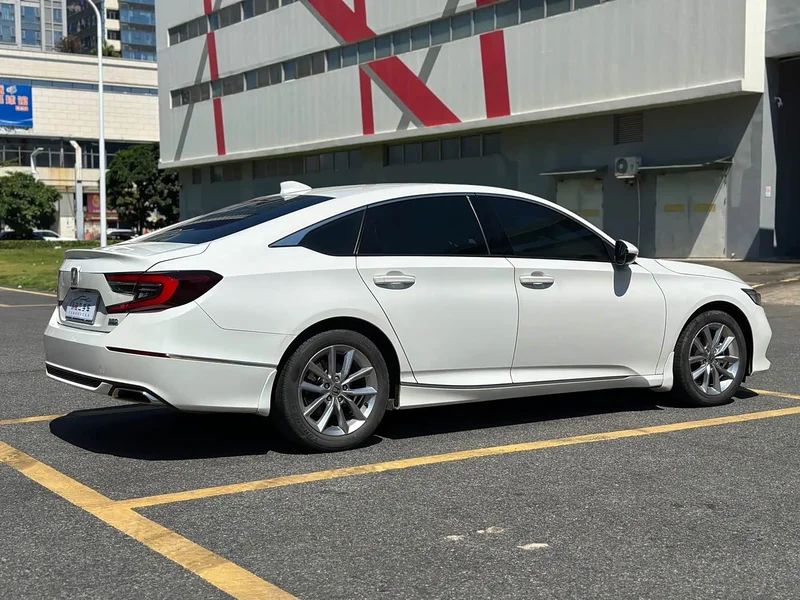 Honda Accord — фото 18