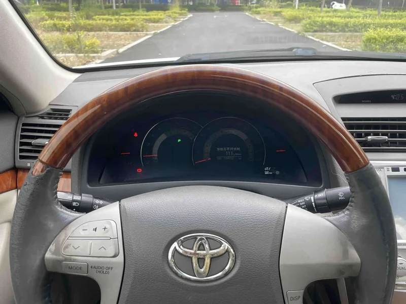Toyota Camry — фото 15