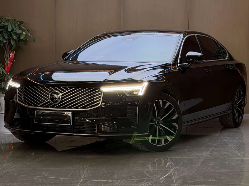 Volvo S90 — фото 1