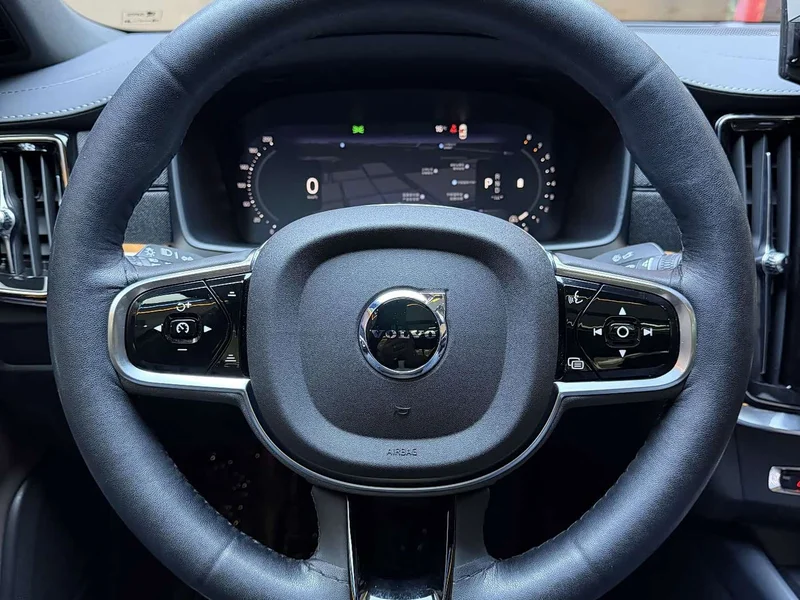 Volvo S90 — фото 12