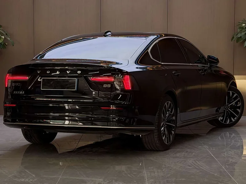 Volvo S90 — фото 8