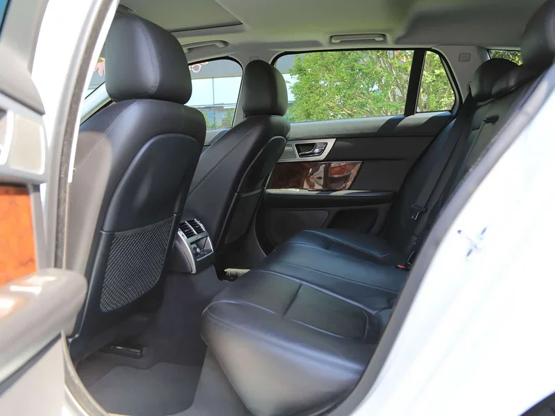 Jaguar XF — фото 12