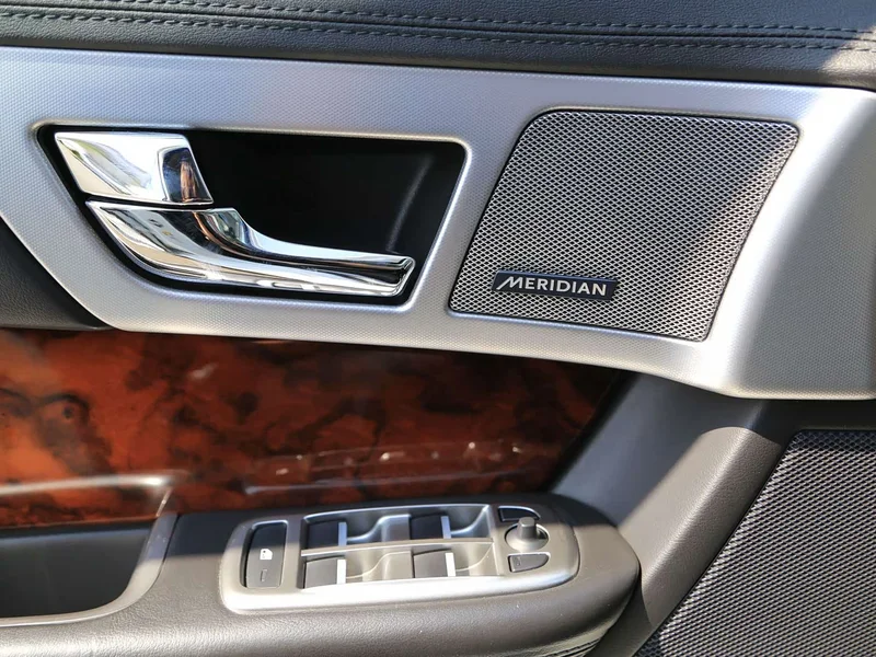 Jaguar XF — фото 14
