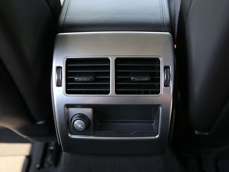 Jaguar XF — фото 15