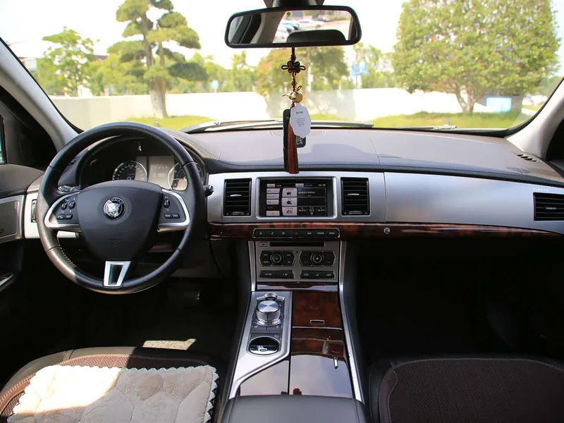 Jaguar XF — фото 4