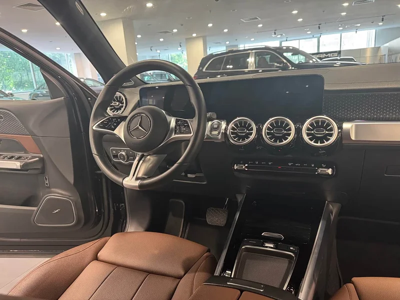 Mercedes-Benz EQB — фото 11