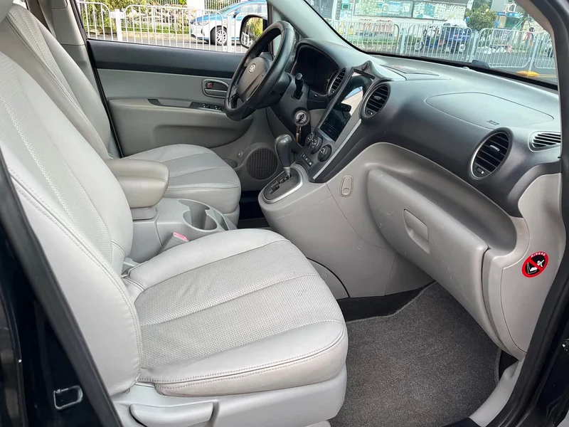 Kia Carens — фото 12