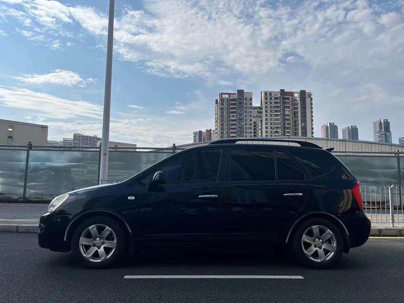 Kia Carens — фото 3