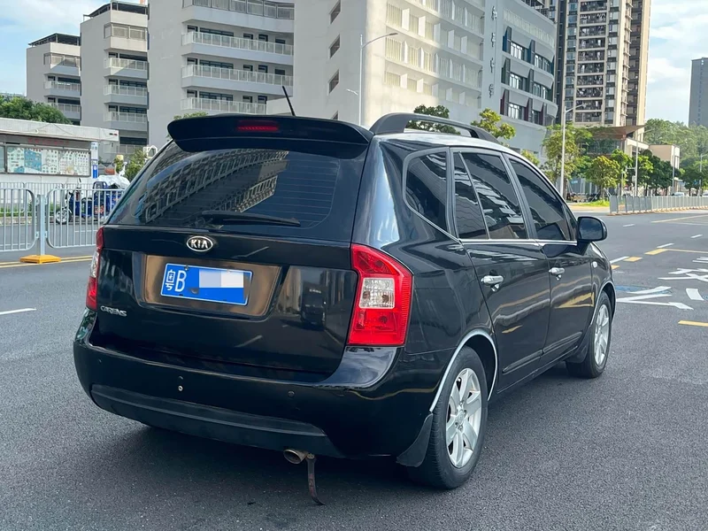 Kia Carens — фото 6