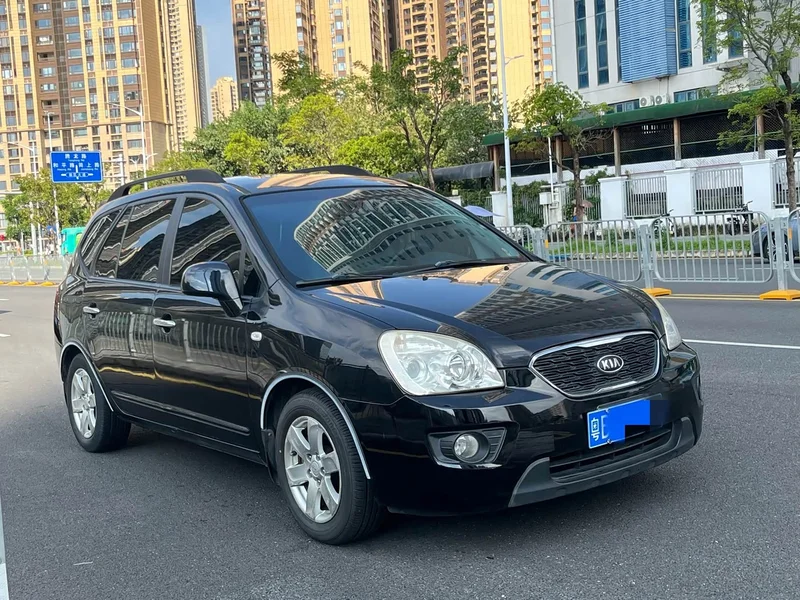 Kia Carens — фото 7