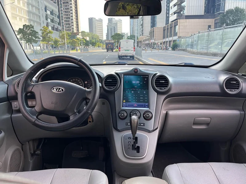 Kia Carens — фото 8