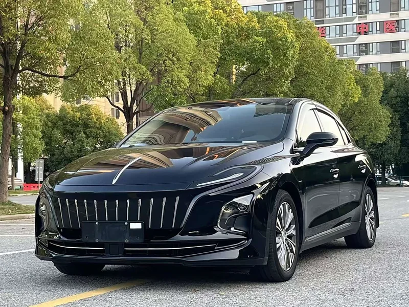 Hongqi E-QM5 — фото 1