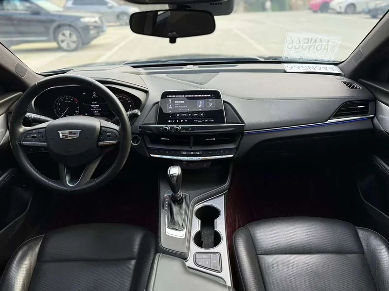 Cadillac CT4 — фото 9