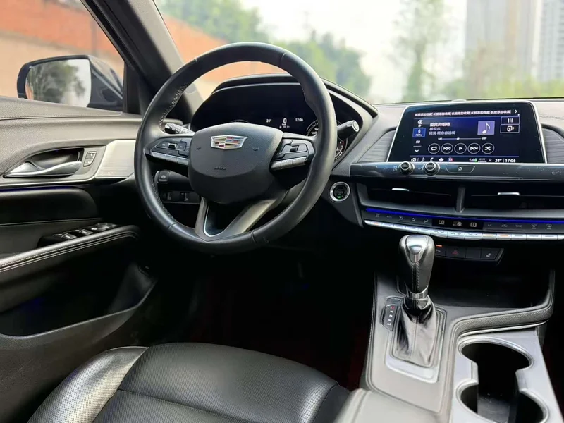 Cadillac CT4 — фото 10