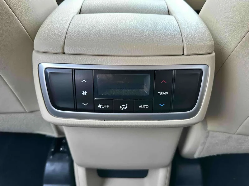 Toyota Highlander — фото 14