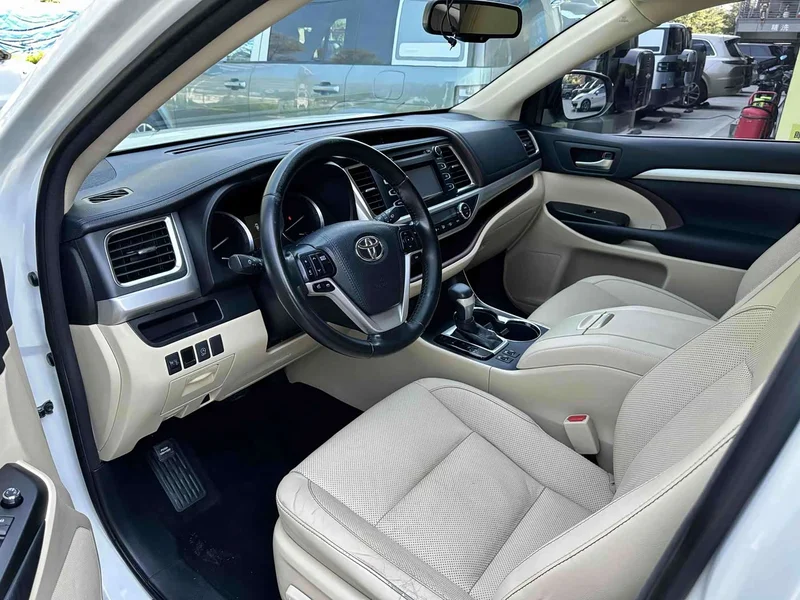 Toyota Highlander — фото 19