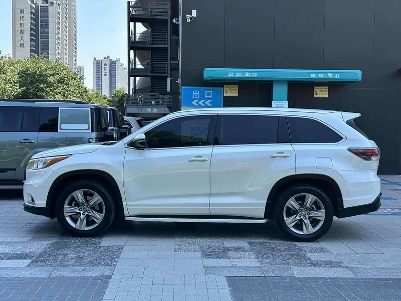 Toyota Highlander — фото 25