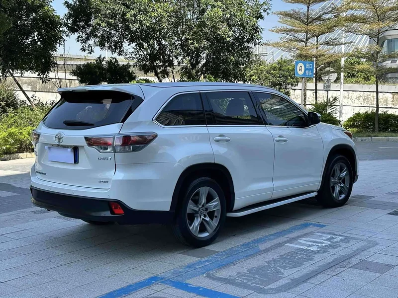 Toyota Highlander — фото 4