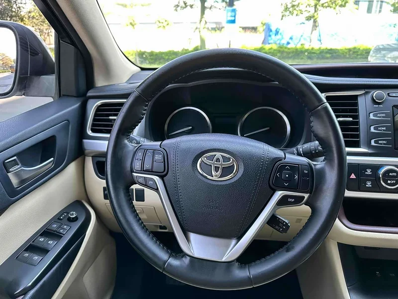 Toyota Highlander — фото 8