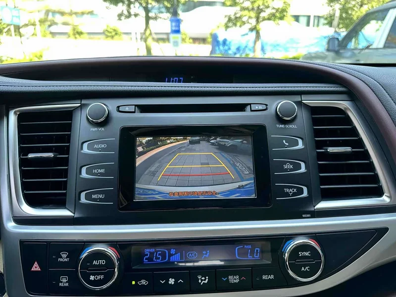 Toyota Highlander — фото 10