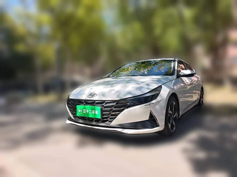 Hyundai Elantra — фото 1