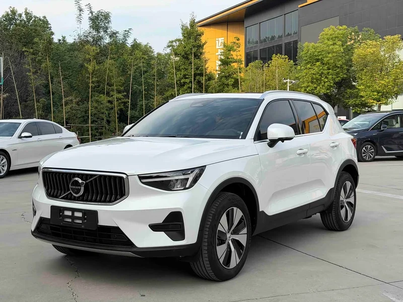 Volvo XC40 — фото 1