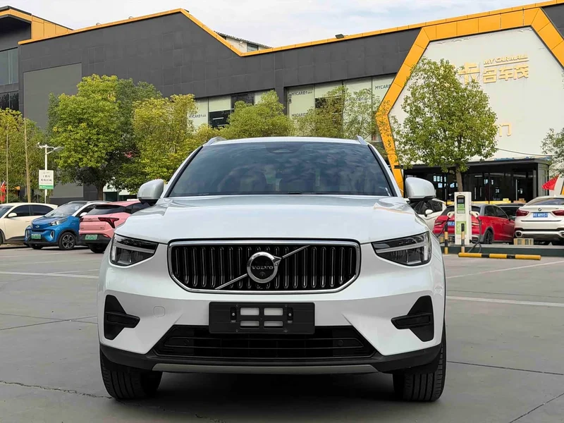 Volvo XC40 — фото 2