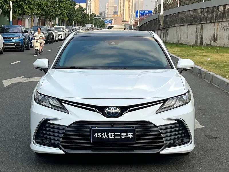 Toyota Camry — фото 3