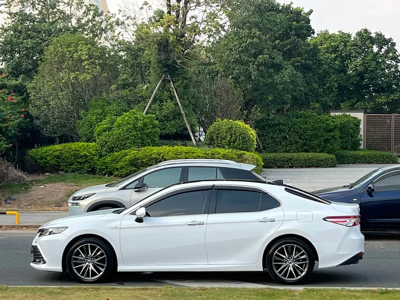 Toyota Camry — фото 7