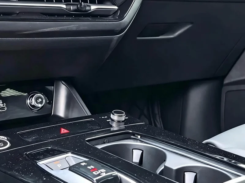Audi Q6L e-tron — фото 6