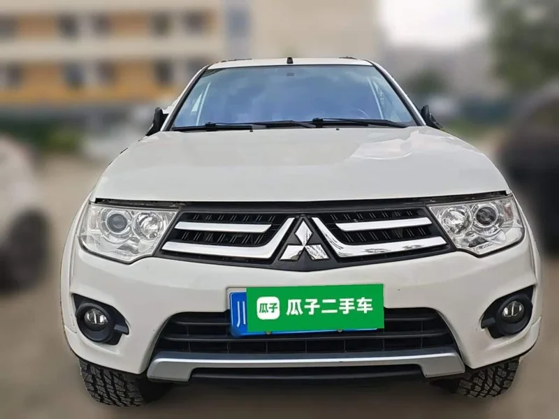 Mitsubishi Pajero — фото 2