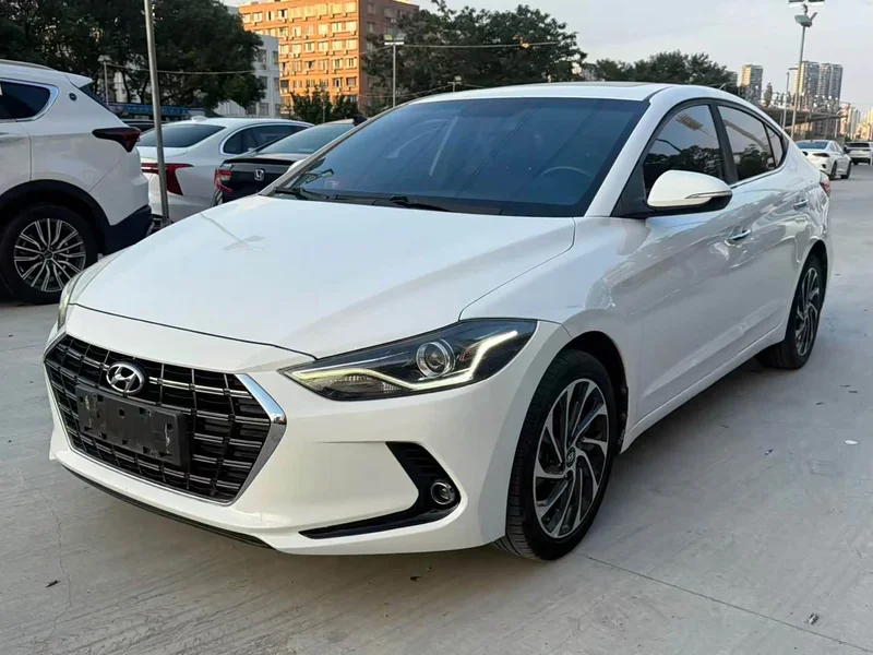Hyundai Elantra Sport — фото 1
