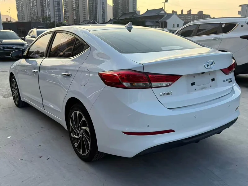 Hyundai Elantra Sport — фото 11