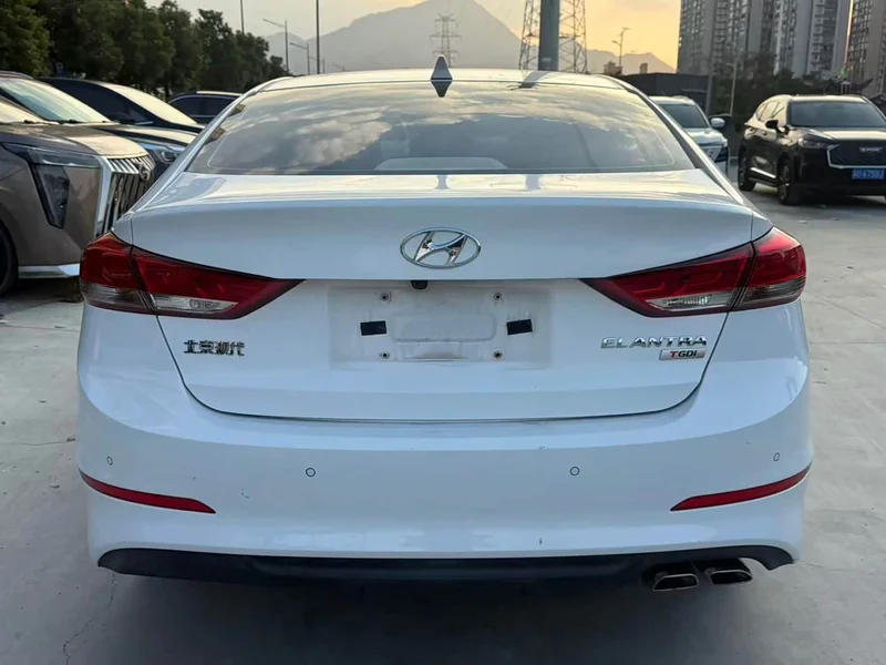 Hyundai Elantra Sport — фото 12